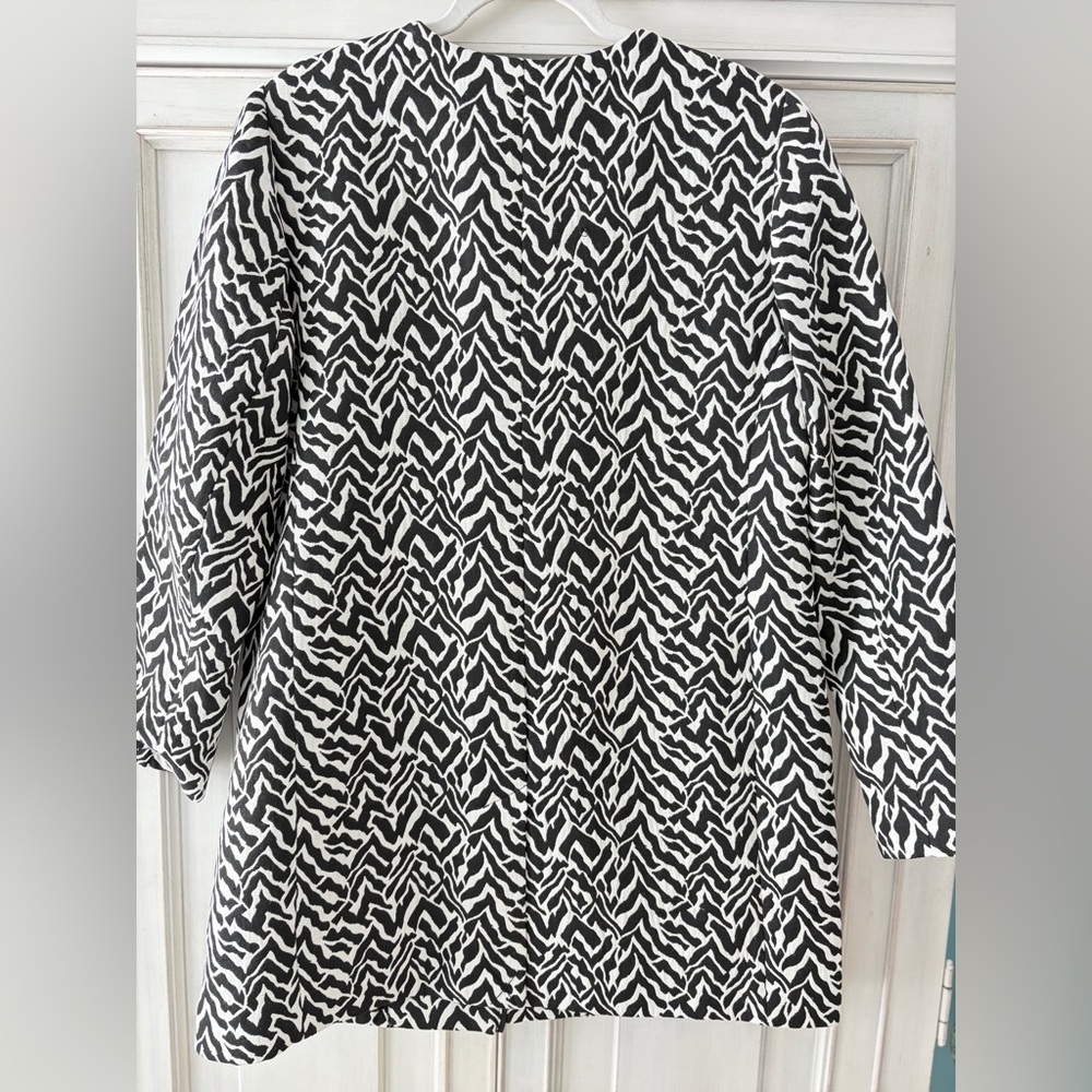PRELOVED SZ 2 Chico's Black and White Patterned Long Jacket Blazer - Picture 5 of 11